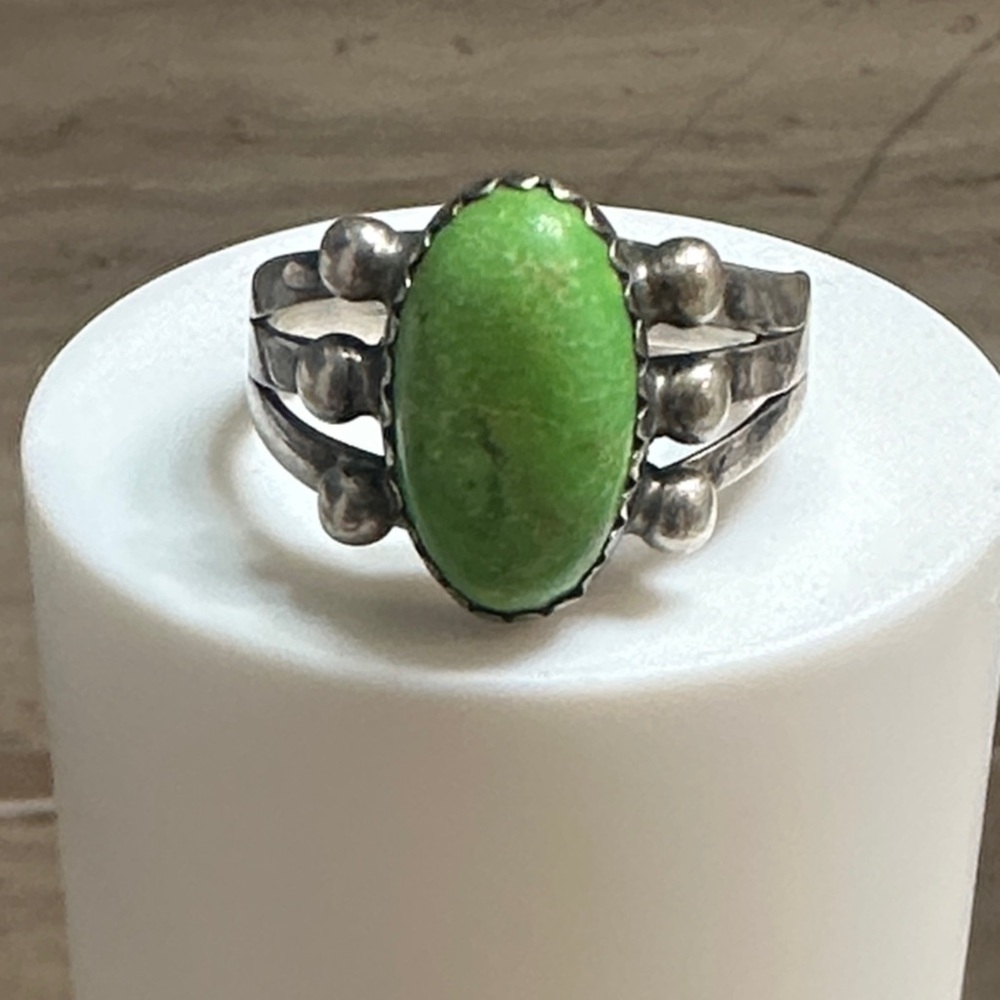 Vintage Native American-Made Silver Ring with Gaspeite or Green Turquoise Stone